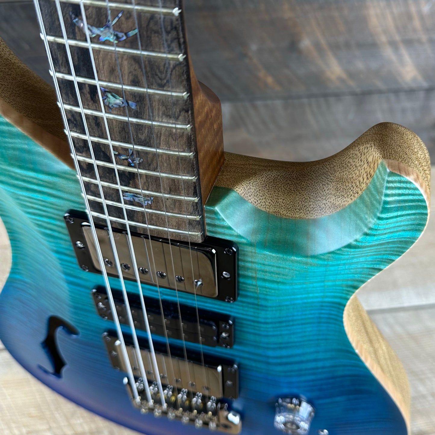 PRS Wood Library Special 22 Semi-Hollow - Flame Maple 10 Top Korina Back, Ziricote FB - Blue Fade Satin 392391