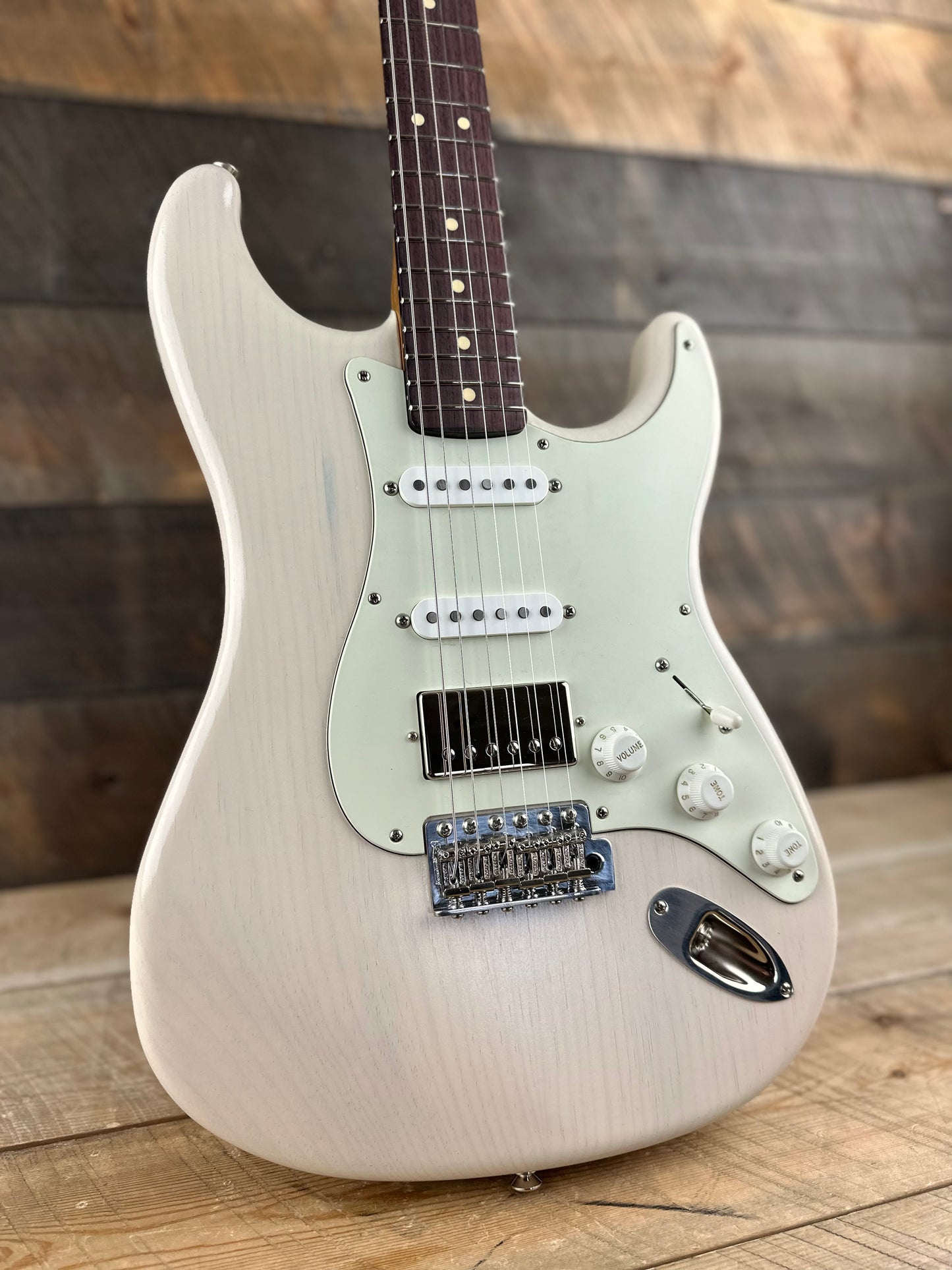 LSL Era Series Saticoy - Aged Cream 7996