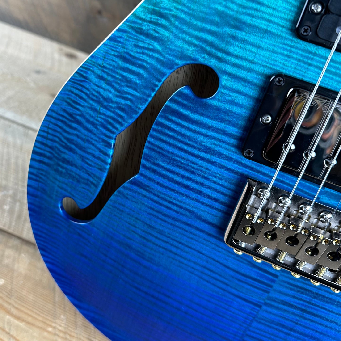 PRS Wood Library Special 22 Semi-Hollow - Flame Maple 10 Top Korina Back, Ziricote FB - Blue Fade Satin 392391