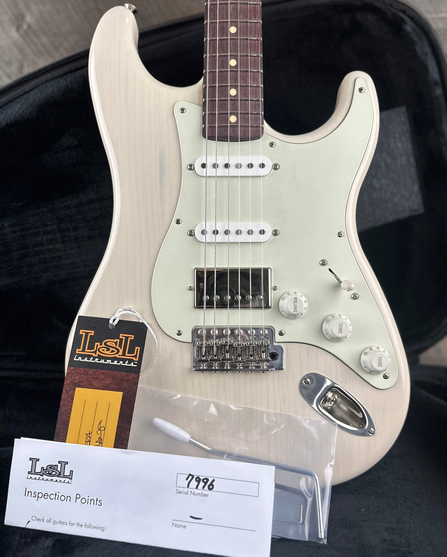 LSL Era Series Saticoy - Aged Cream 7996