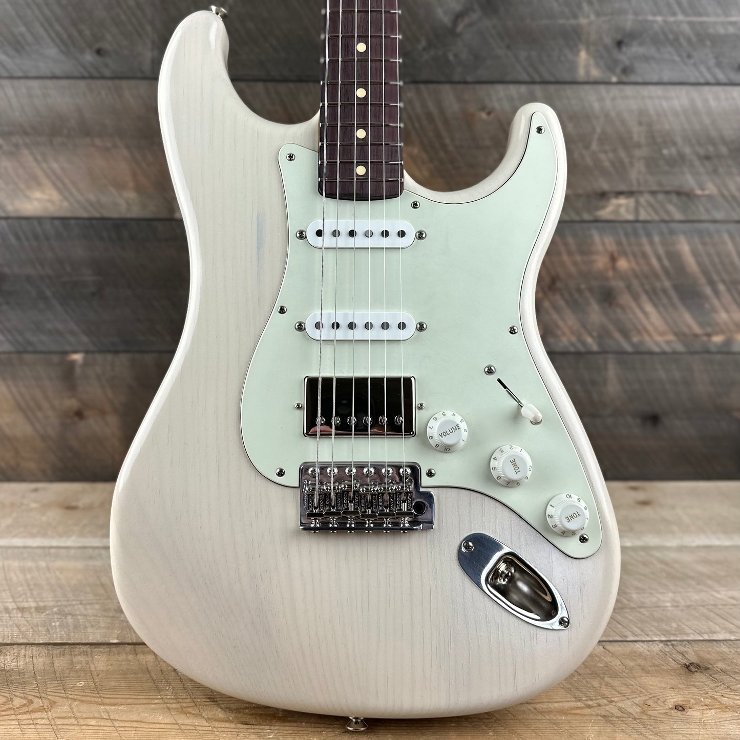 LSL Era Series Saticoy - Aged Cream 7996