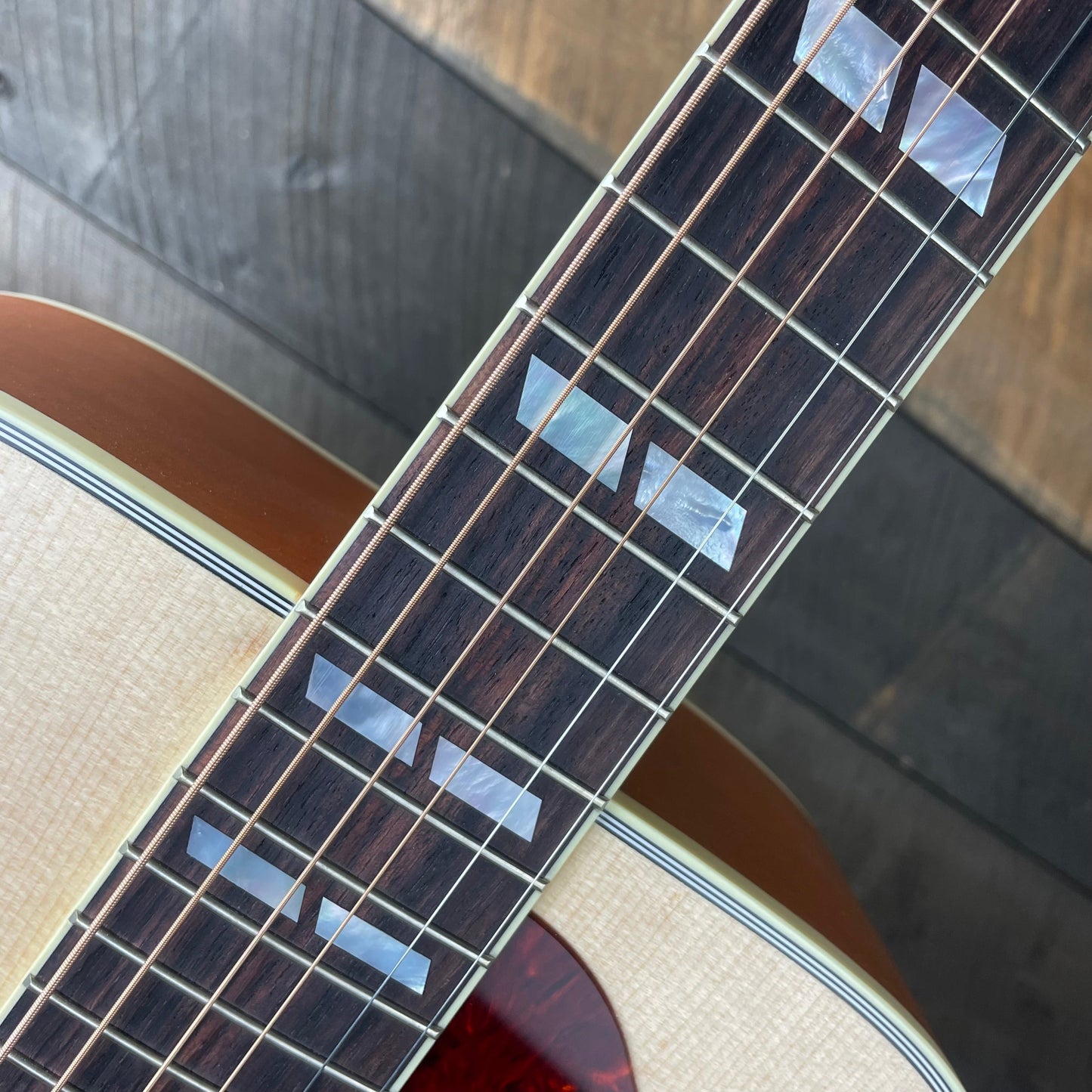 Used Gibson Hummingbird Faded Acoustic-Electric Guitar - Antique Natural 20873039 Shop Display