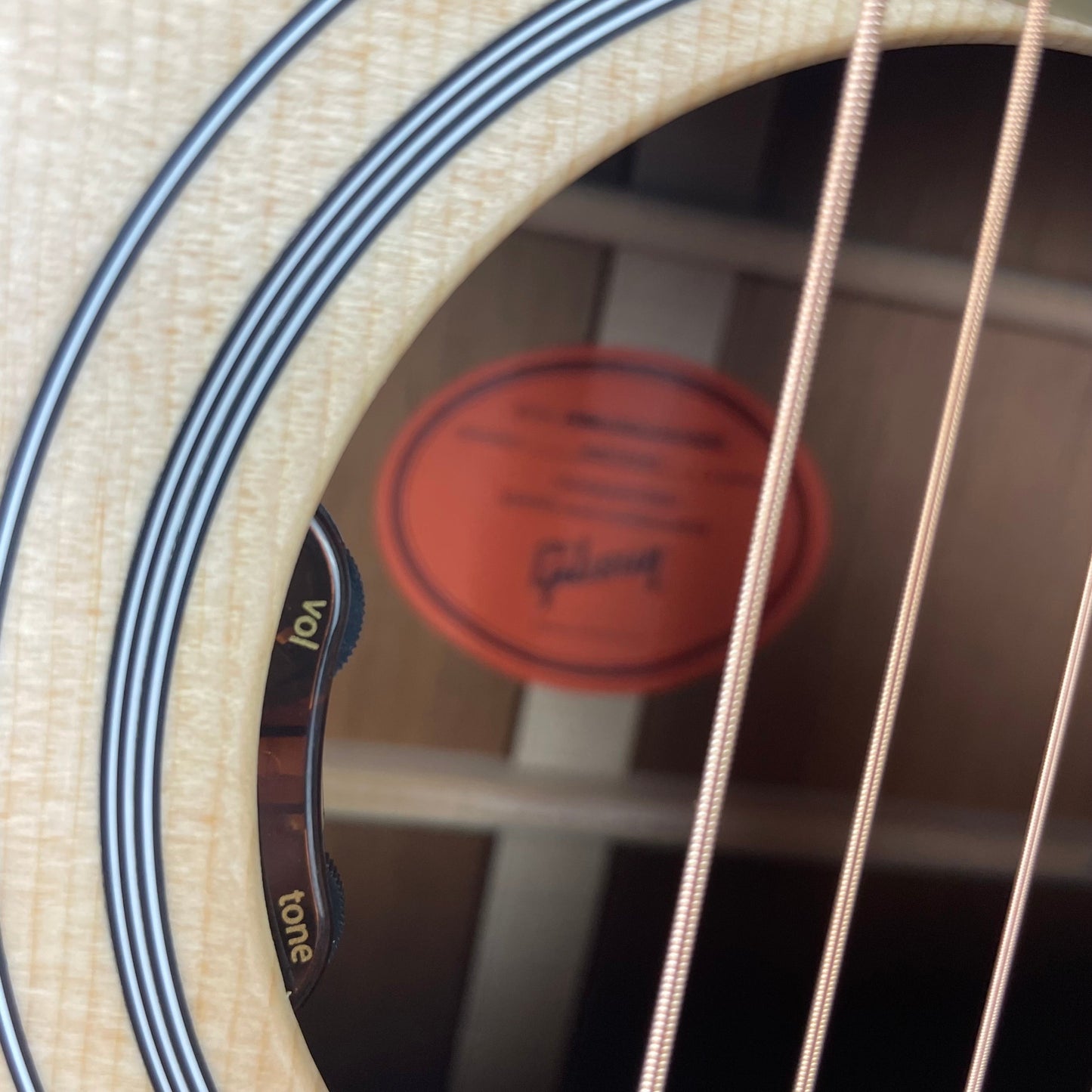 Used Gibson Hummingbird Faded Acoustic-Electric Guitar - Antique Natural 20873039 Shop Display