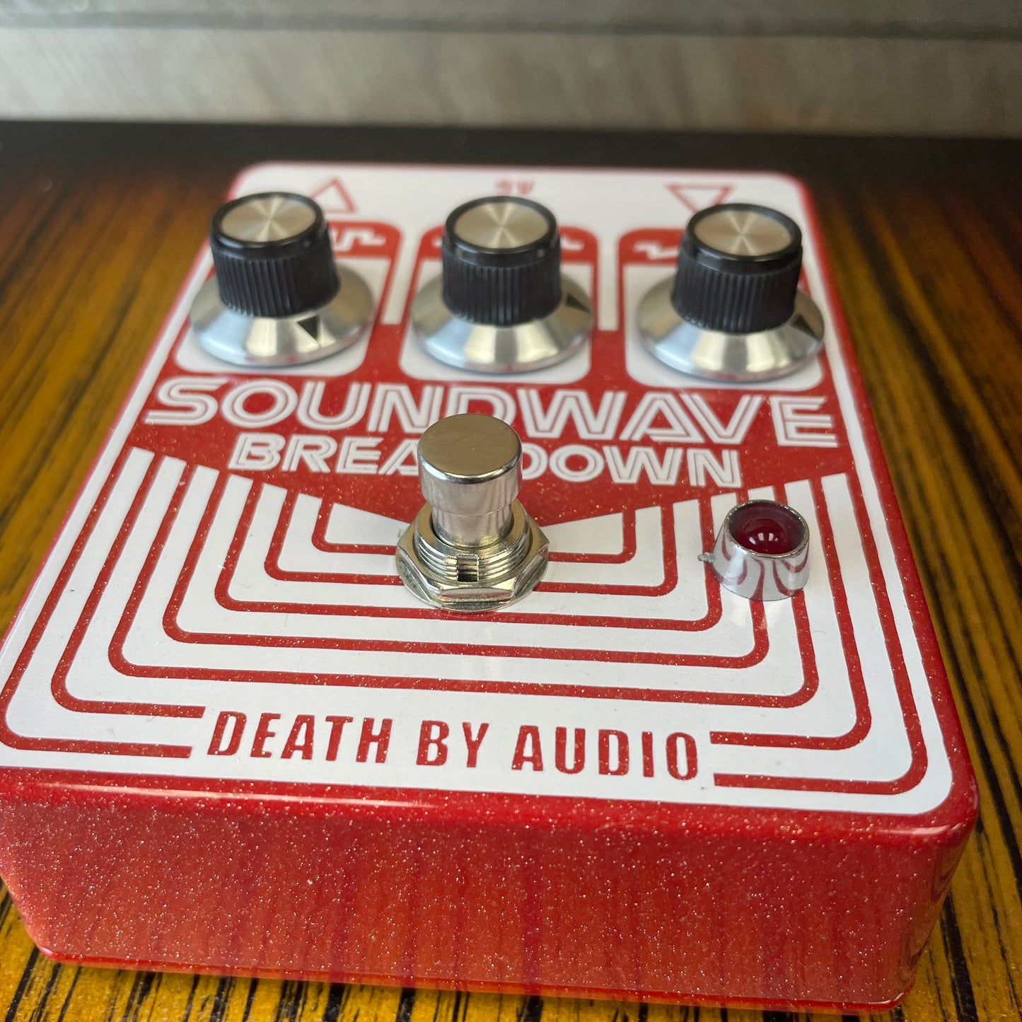 Death By Audio Soundwave Breakdown nos  2010s - Red