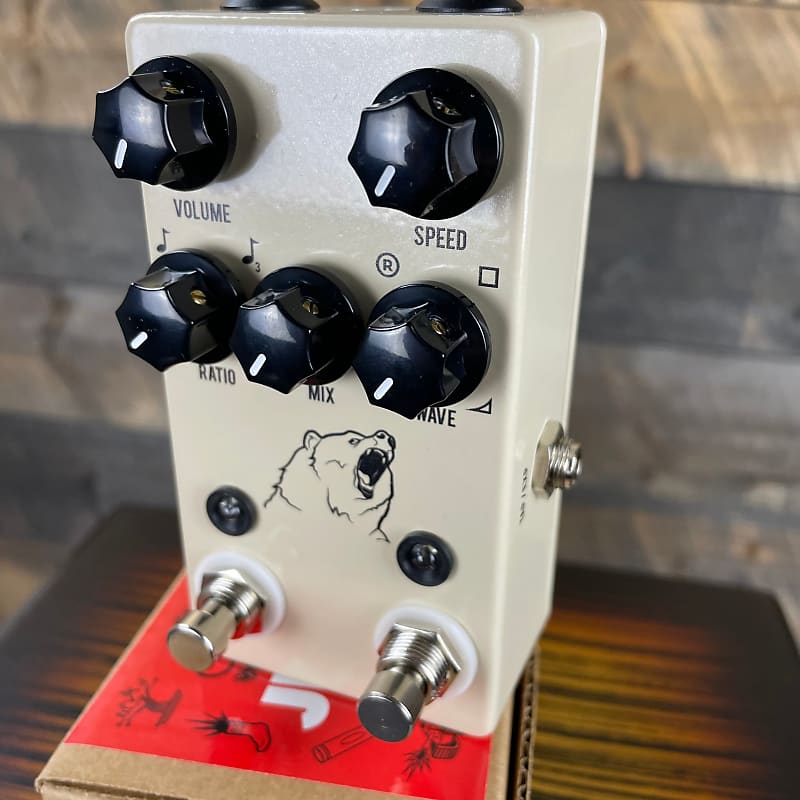 Used JHS Kodiak Tremolo Pedal