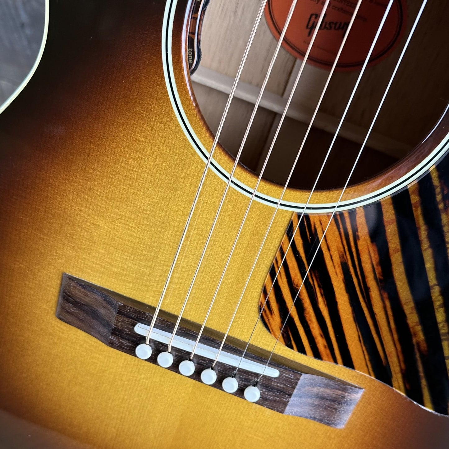 Used Gibson L-00 Original - Vintage Sunburst Shop Display