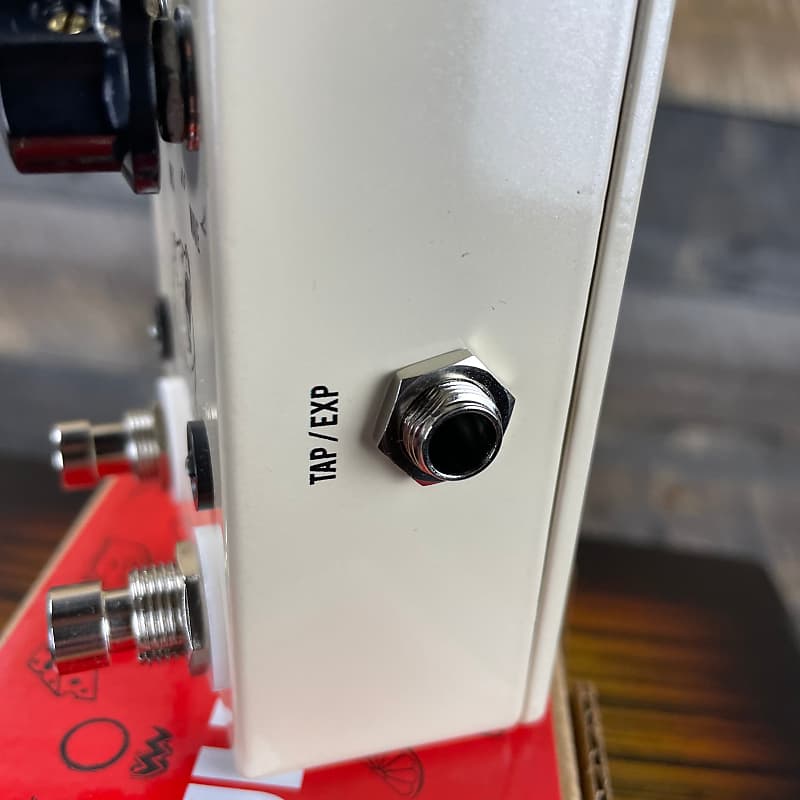 Used JHS Kodiak Tremolo Pedal