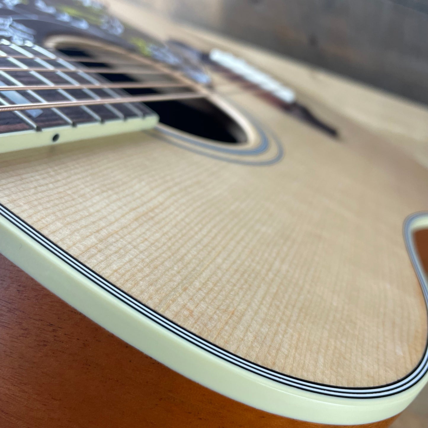 Used Gibson Hummingbird Faded Acoustic-Electric Guitar - Antique Natural 20873039 Shop Display