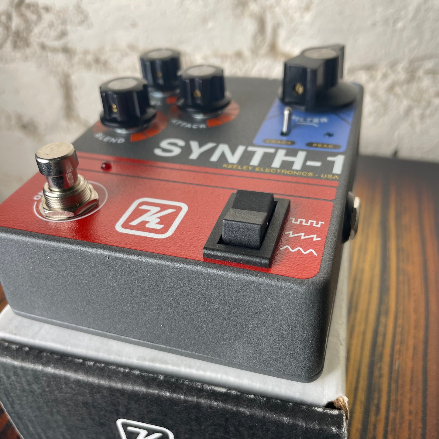 Keeley Synth 1 Reverse Attack Fuzz Wave Generator like new inbox - Grey / Red / Blue