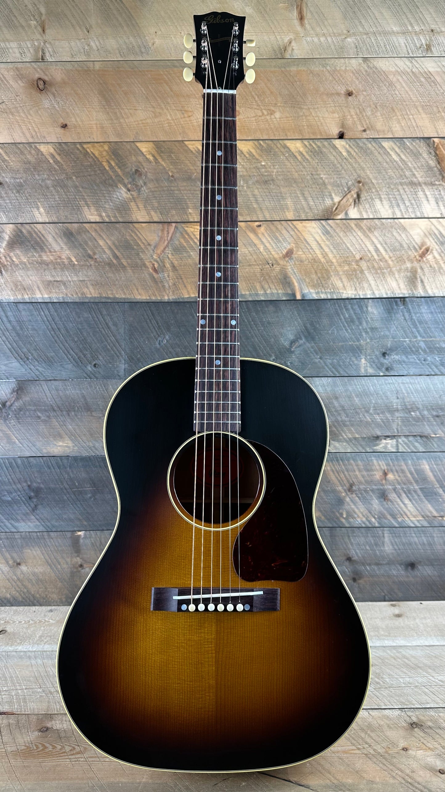 Used Gibson Custom Shop 1942 Banner LG-2 Acoustic Guitar - Vintage Sunburst 20284056 Shop Display