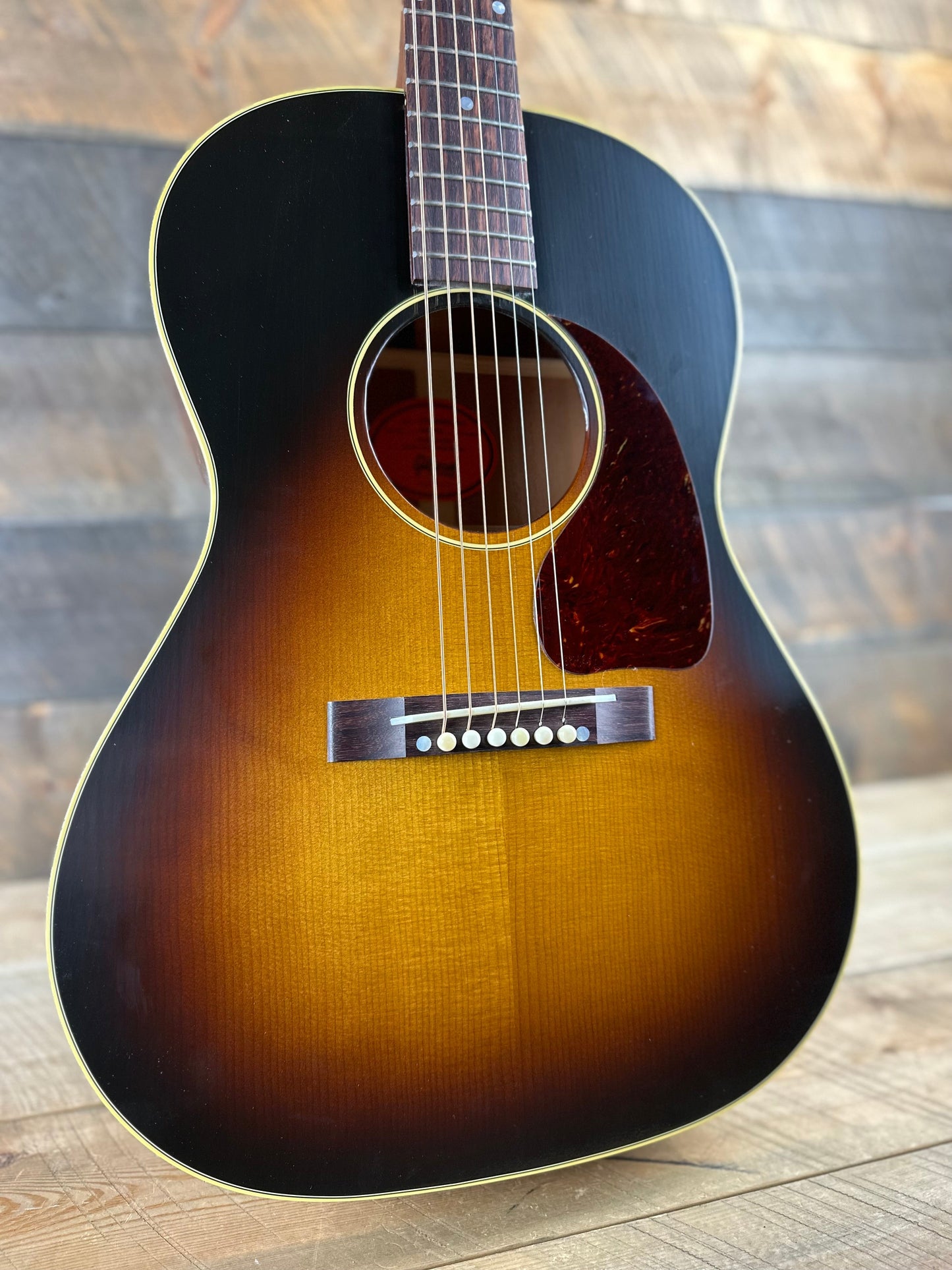 Used Gibson Custom Shop 1942 Banner LG-2 Acoustic Guitar - Vintage Sunburst 20284056 Shop Display