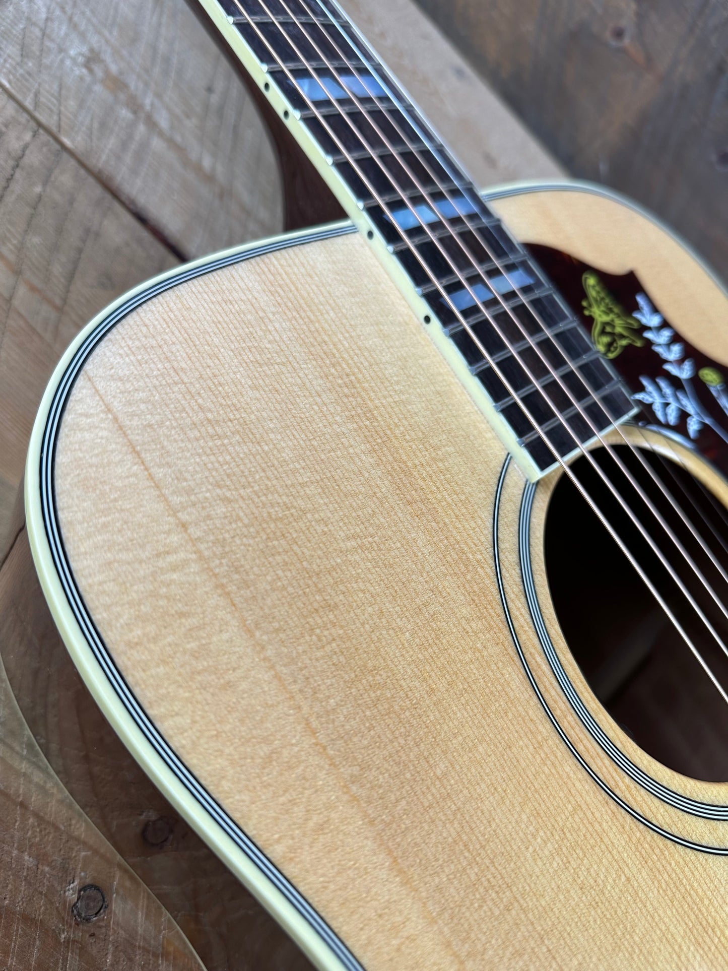 Used Gibson Hummingbird Original Acoustic-Electric Guitar - Antique Natural 20084096 Shop Display